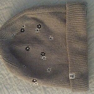 Daisy Embroidered Re(sourced) Cotton Cuffed Beanie